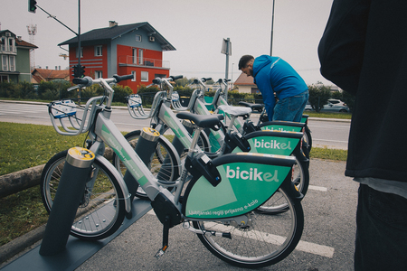SISTEM JAVNE IZPOSOJE e-KOLES "BICIKEL" ZDAJ TUDI V OBČINI ŠKOFLJICA